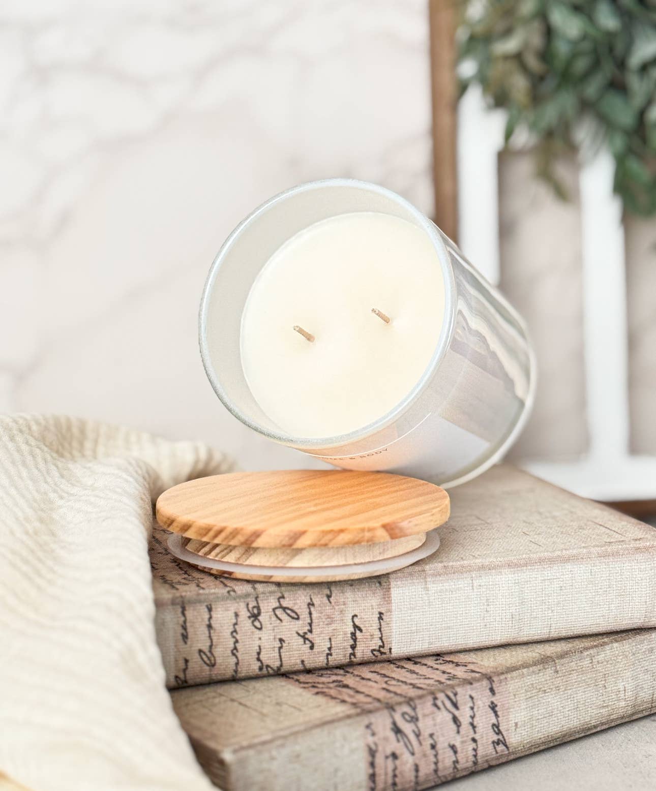 Mahogany Teakwood Candle- Still Man Collection